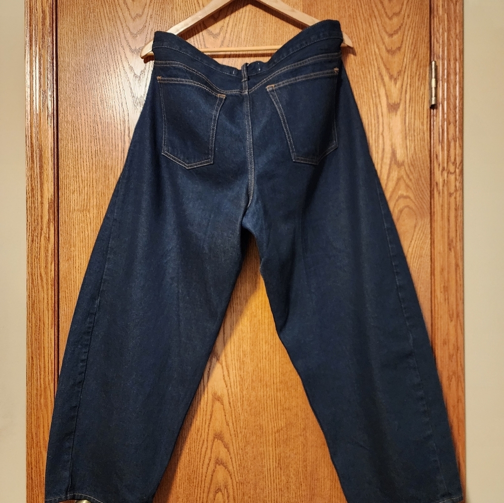 The It Jean: Abercrombie Mid-Rise Barrel Leg - So Chic! - Picture 2 of 8